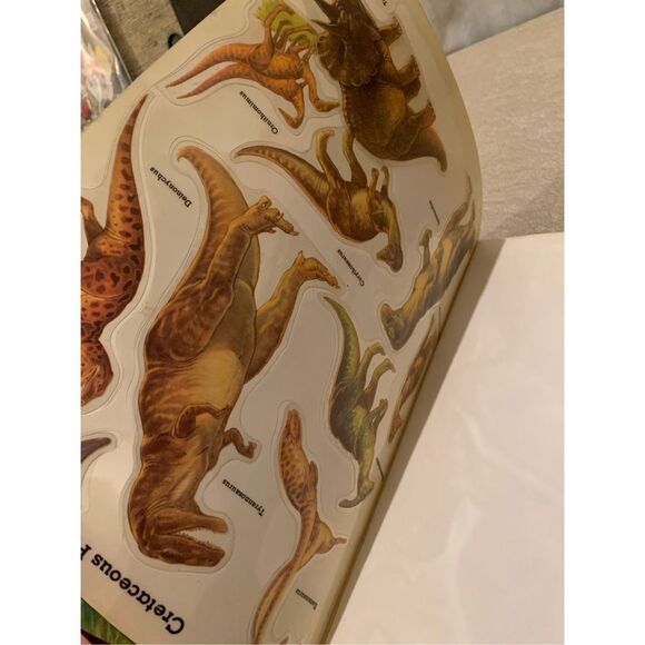 Dinosaur Peel n Play Activity Book-Vintage Complete-Chatham River Press 1987 - Picture 5 of 6